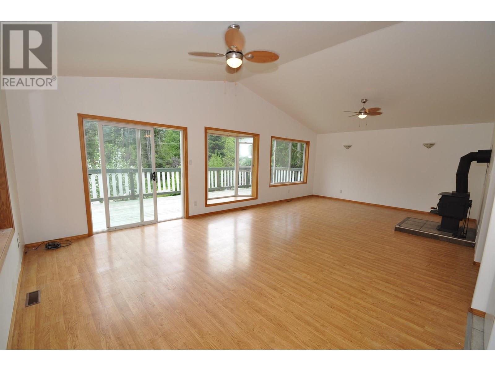 8917 Meadow Street, Balfour, British Columbia  V0G 1C0 - Photo 13 - 10348294