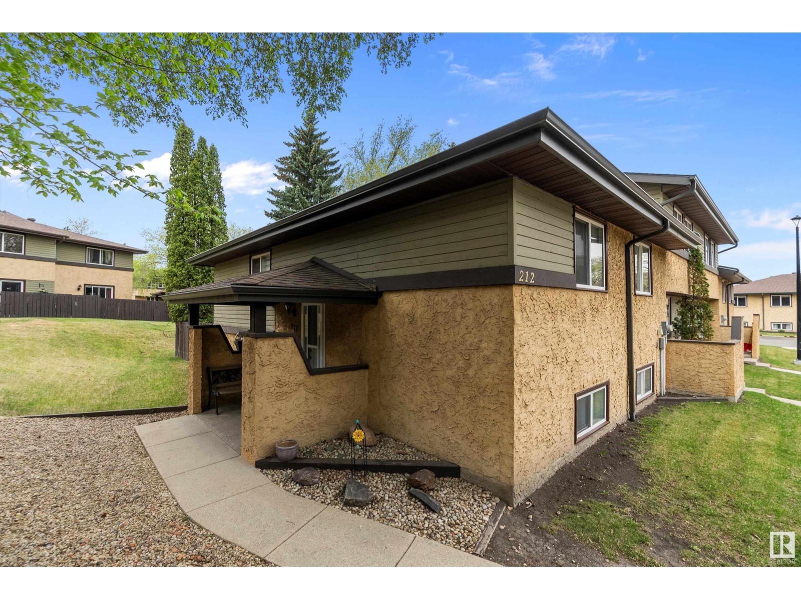Property at 212 WOODBRIDGE WY image 3
