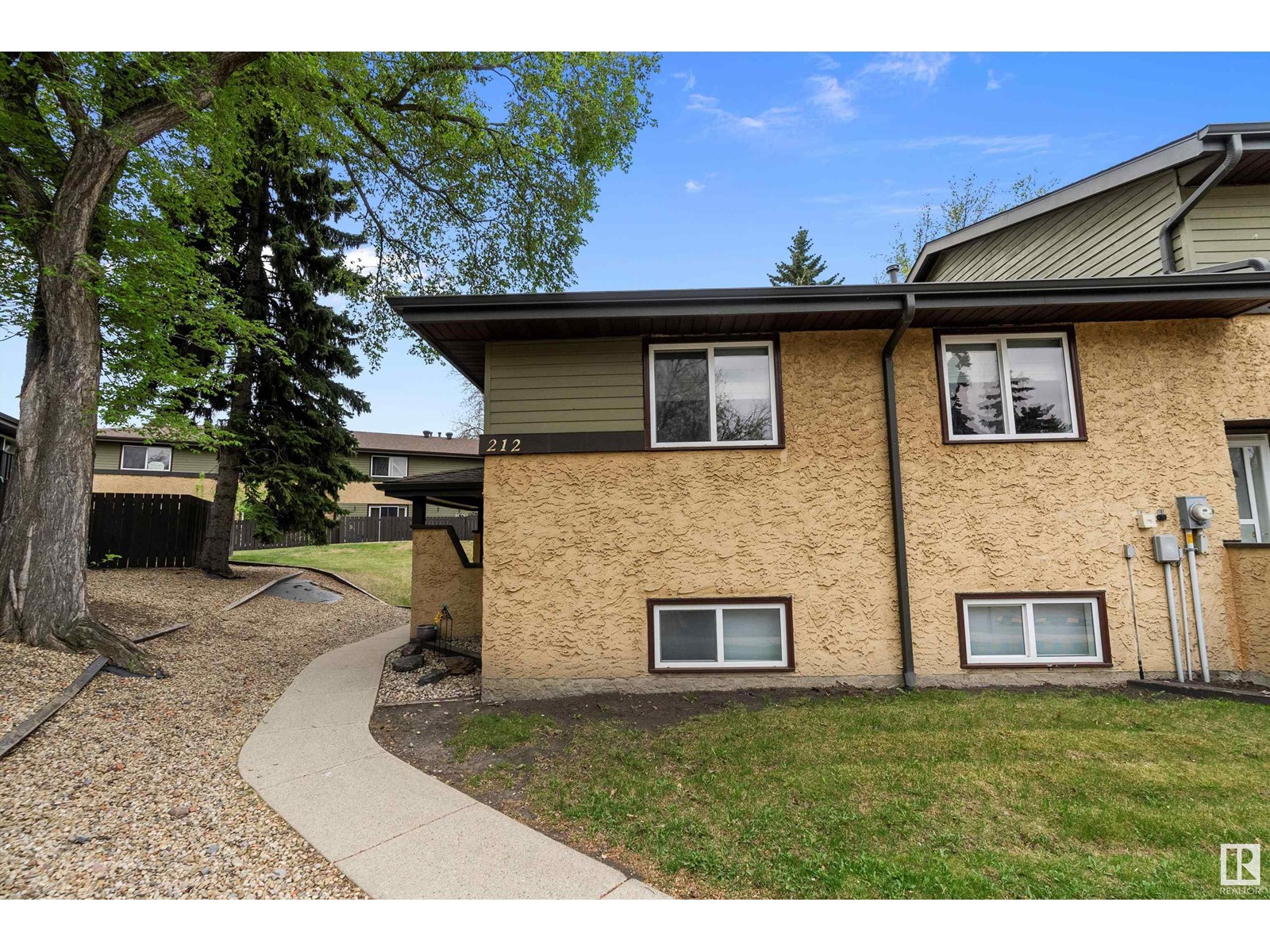 Property at 212 WOODBRIDGE WY image 4