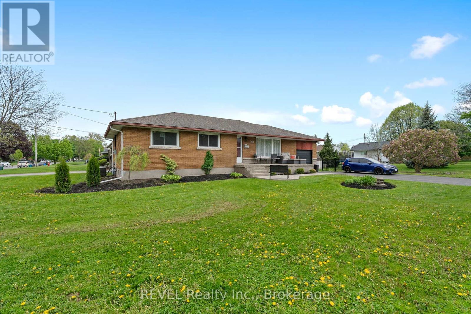 15 Dexter Drive, Welland (Prince Charles), Ontario  L3C 4B3 - Photo 3 - X12152957