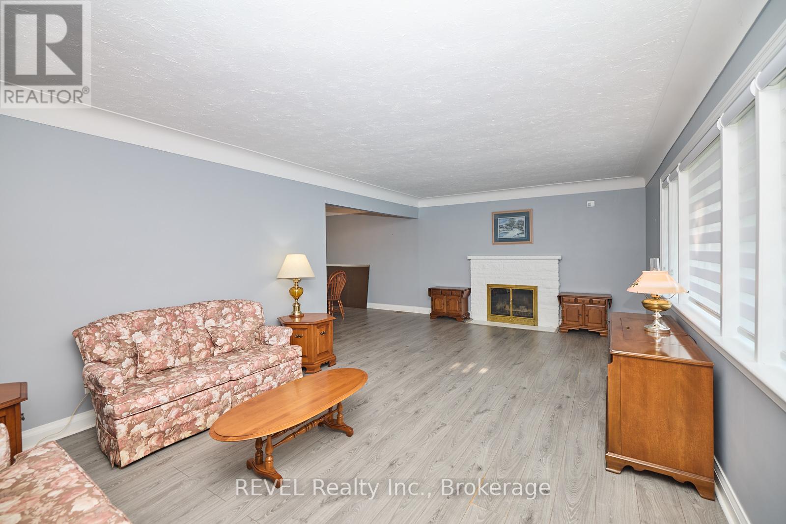 6361 Clare Crescent, Niagara Falls, Ontario  L2G 2C9 - Photo 5 - X12152978