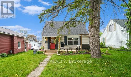 11 Mckenzie Avenue, Smith Falls, Ontario  K7A 3G4 - Photo 2 - X12152987