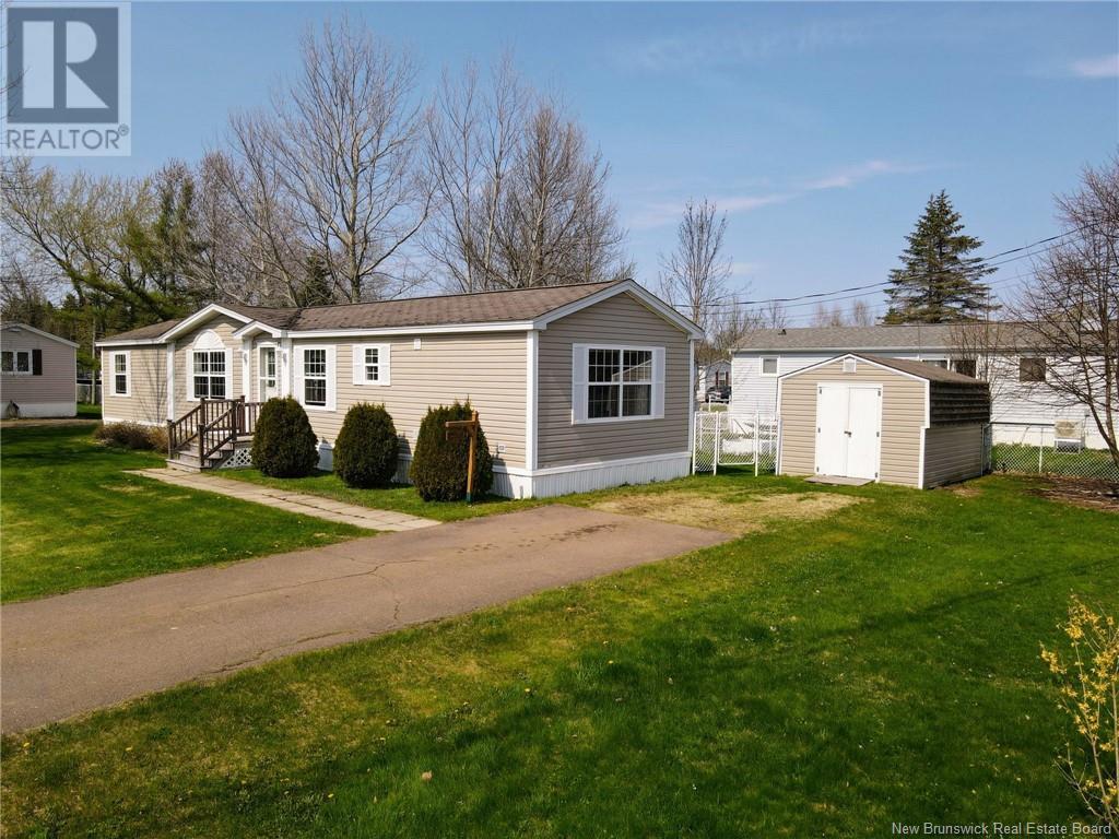 Property at 6 Blue Jay Street image 3