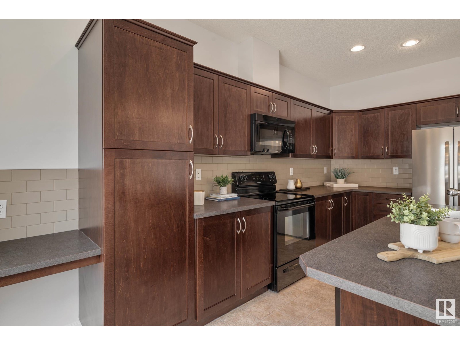 Property at #40 13825 155 AV NW image 2