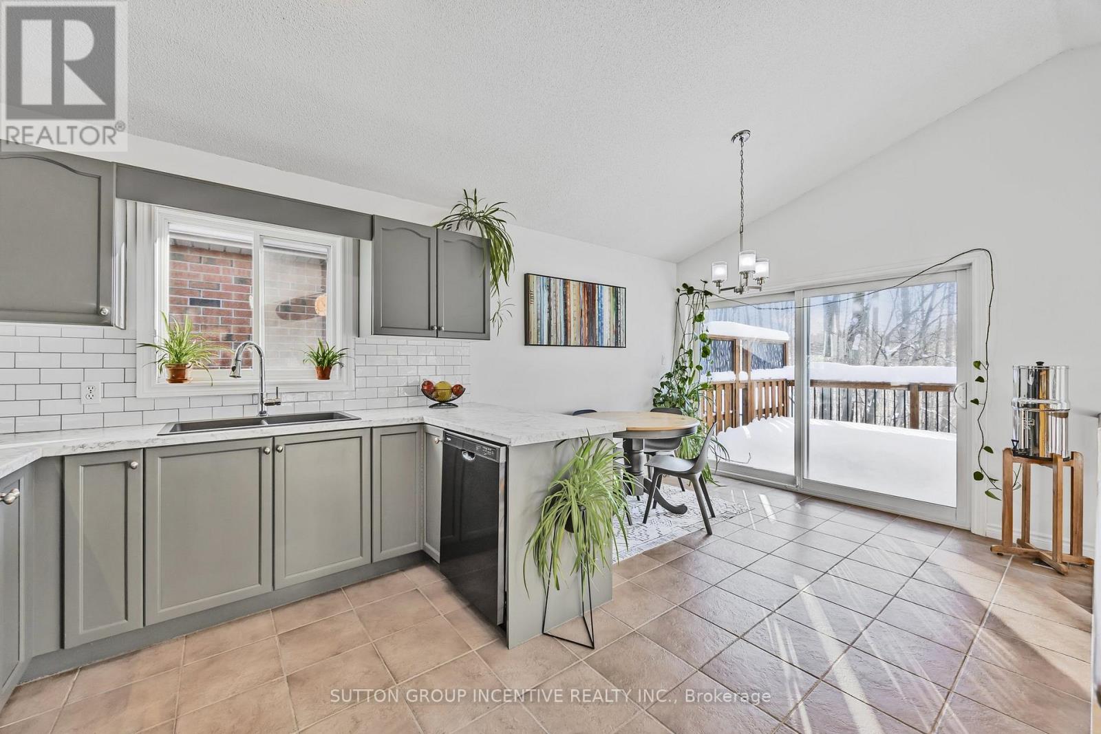 146 Columbia Road, Barrie, Ontario  L4N 8E3 - Photo 11 - S12152984