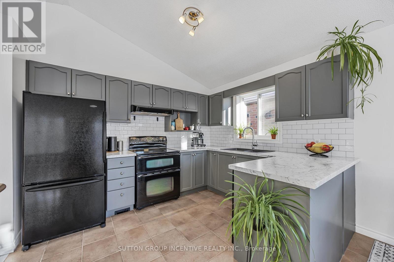 146 Columbia Road, Barrie, Ontario  L4N 8E3 - Photo 12 - S12152984