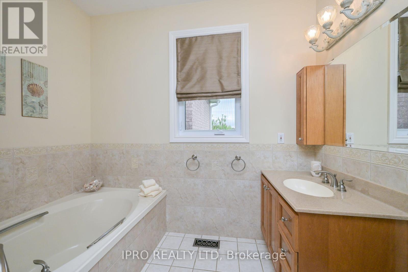 23 Giles Road, Caledon, Ontario  L7K 0B6 - Photo 14 - W12152912