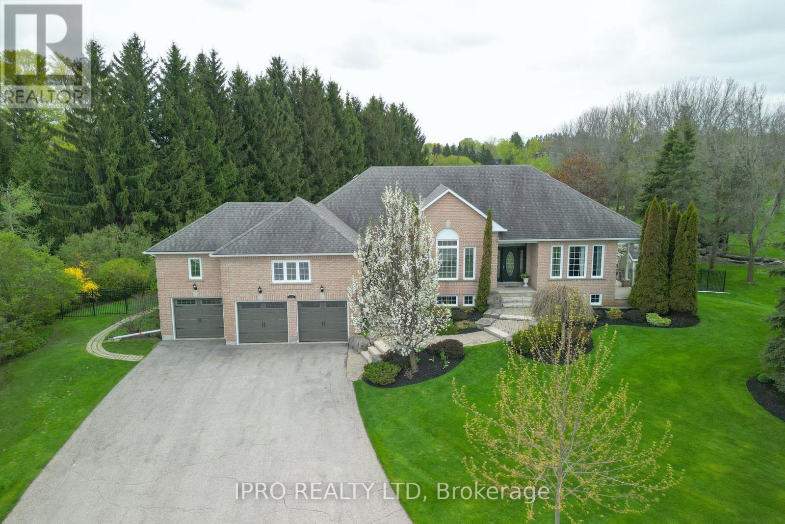23 Giles Road, Caledon, Ontario  L7K 0B6 - Photo 2 - W12152912