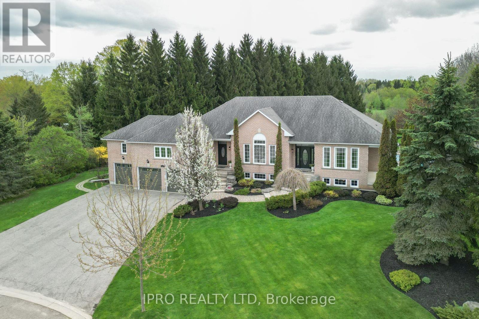23 Giles Road, Caledon, Ontario  L7K 0B6 - Photo 3 - W12152912