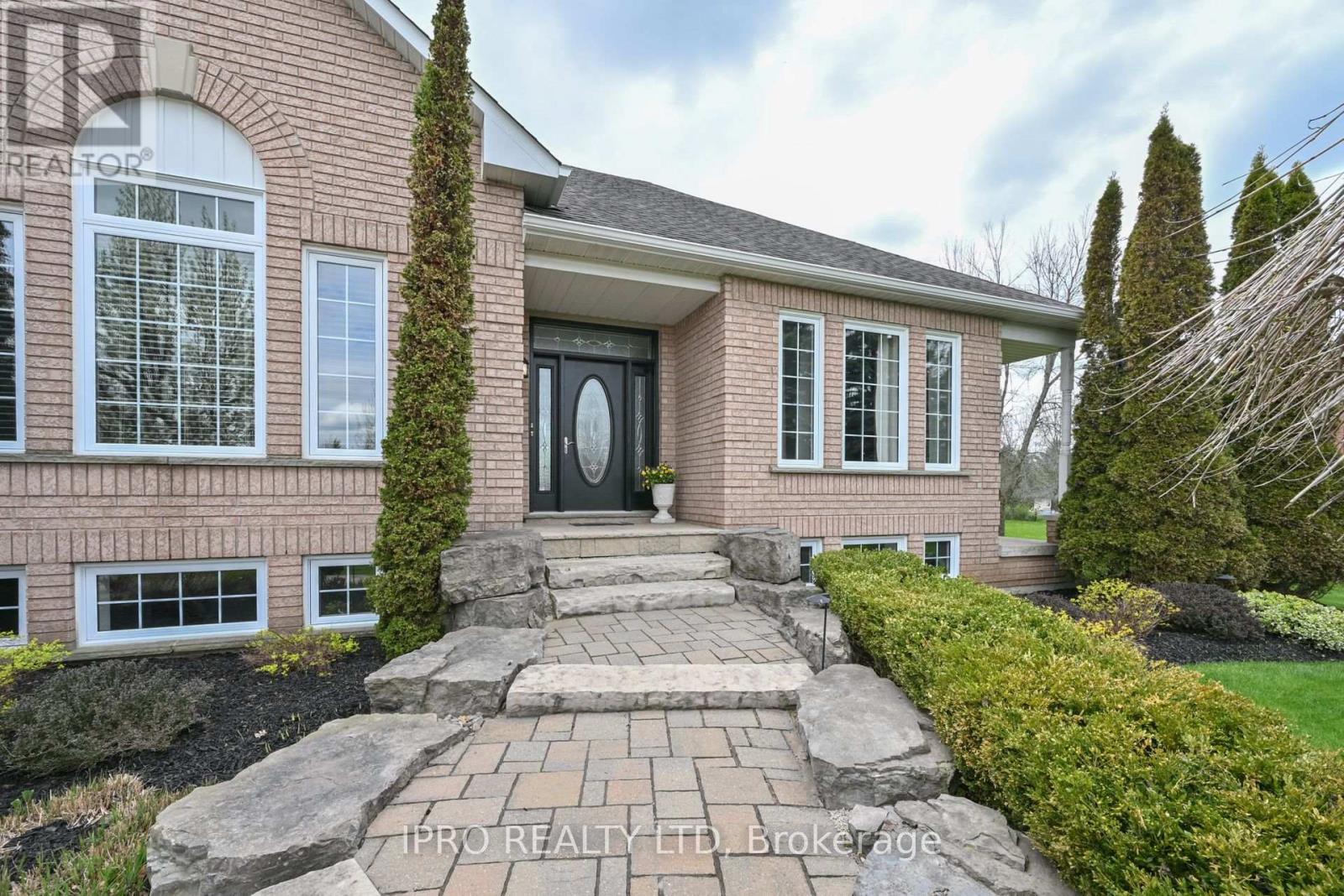 23 Giles Road, Caledon, Ontario  L7K 0B6 - Photo 4 - W12152912