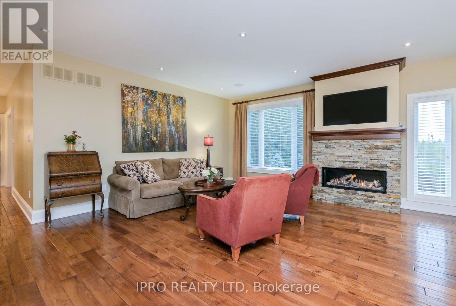 23 Giles Road, Caledon, Ontario  L7K 0B6 - Photo 9 - W12152912