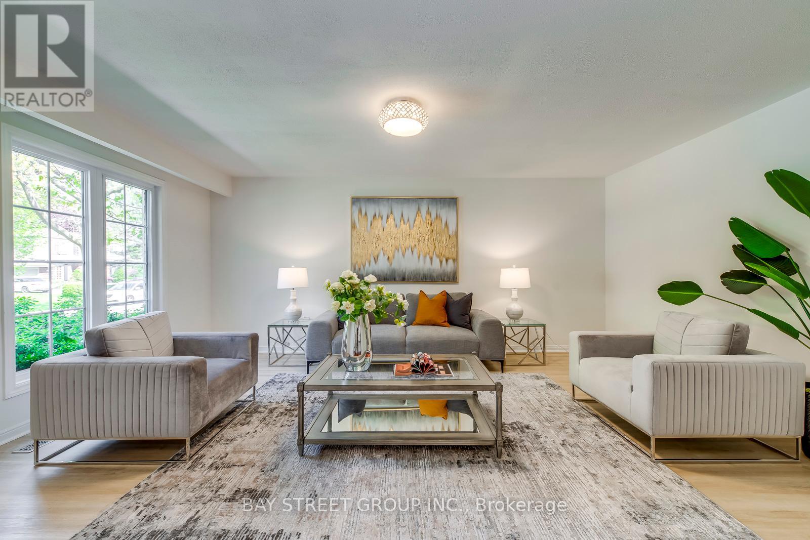 130 All Saints Crescent, Oakville, Ontario  L6J 5Y7 - Photo 4 - W12152916