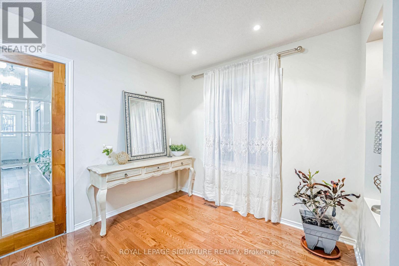 554 Galaxy Court, Mississauga, Ontario  L5R 2P8 - Photo 18 - W12152929