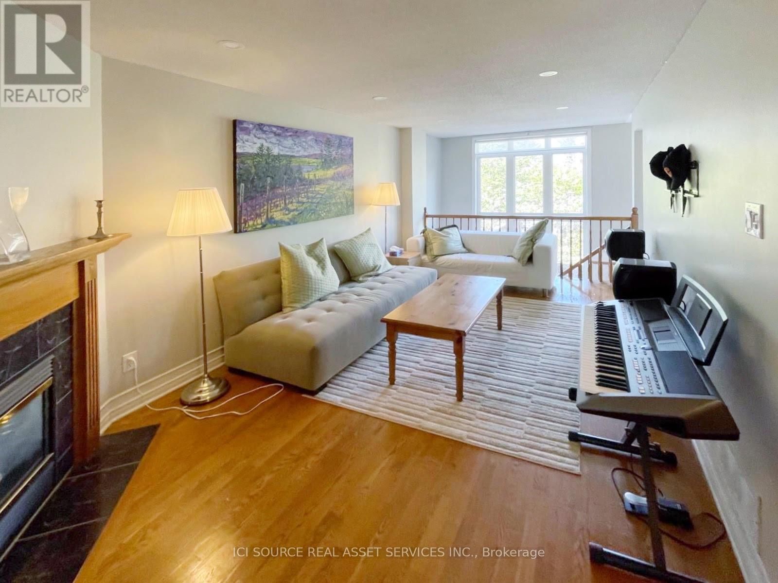 Property at 5 GREAT OAK PRIVATE image 4