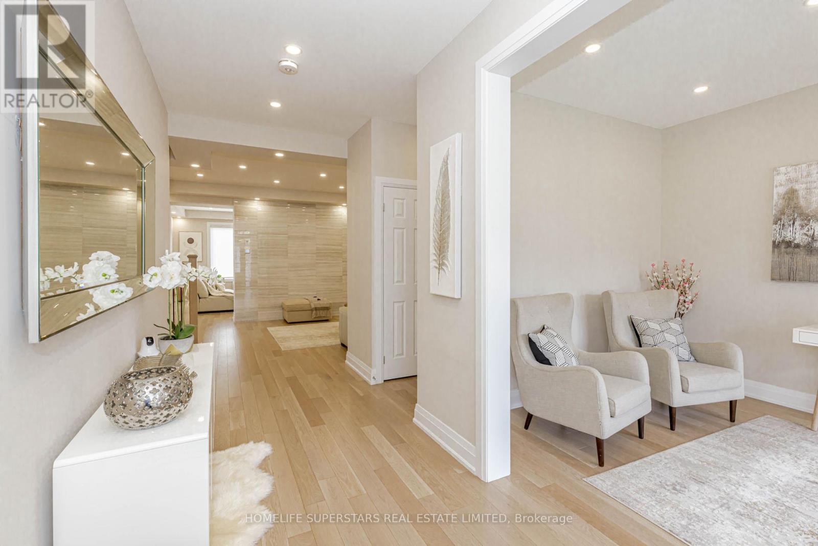 Property at 108 OAK AVENUE E image 4