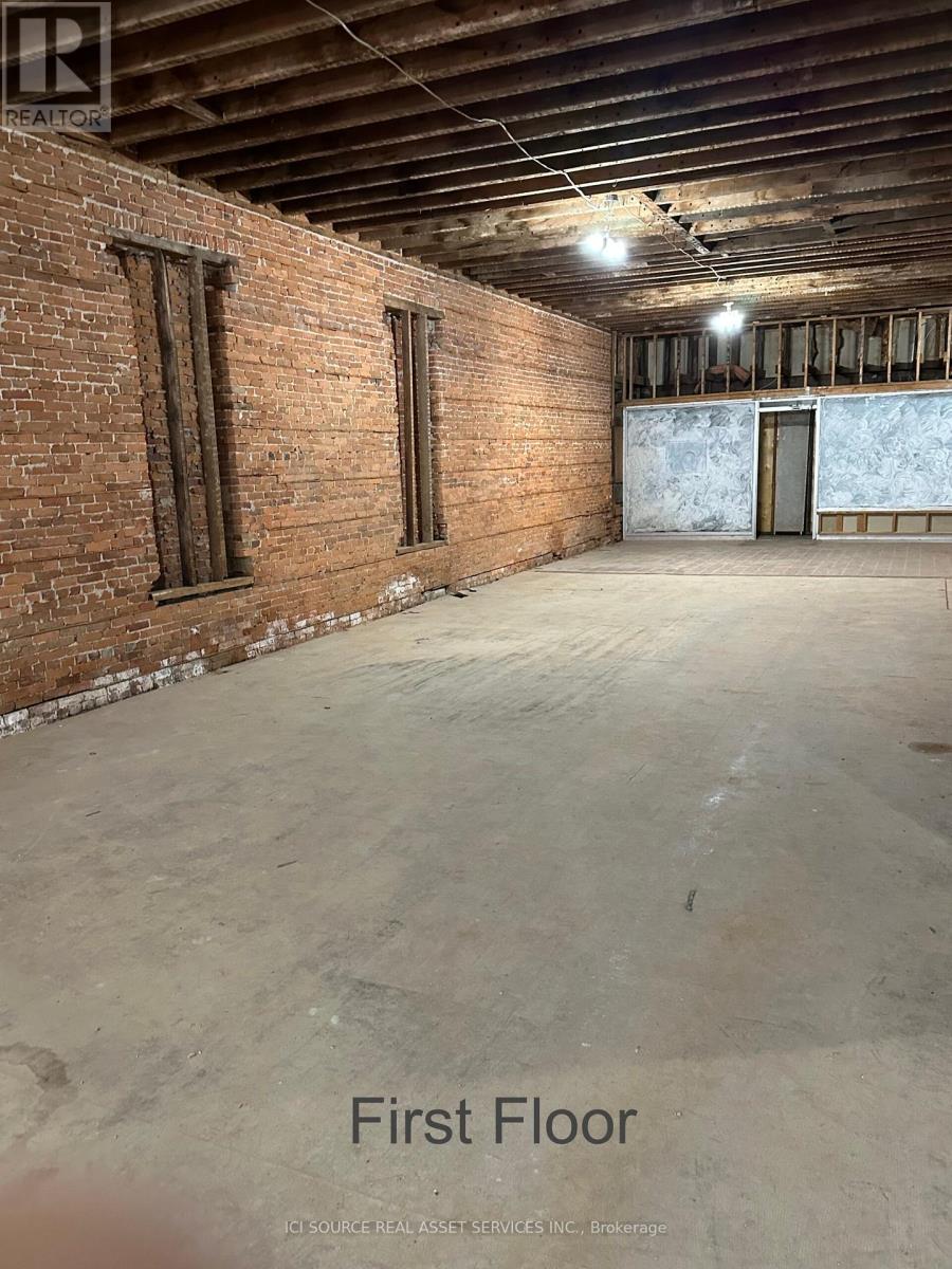 5936 Main Street, Niagara Falls (Dorchester), Ontario  L2G 5Z8 - Photo 9 - X12152977