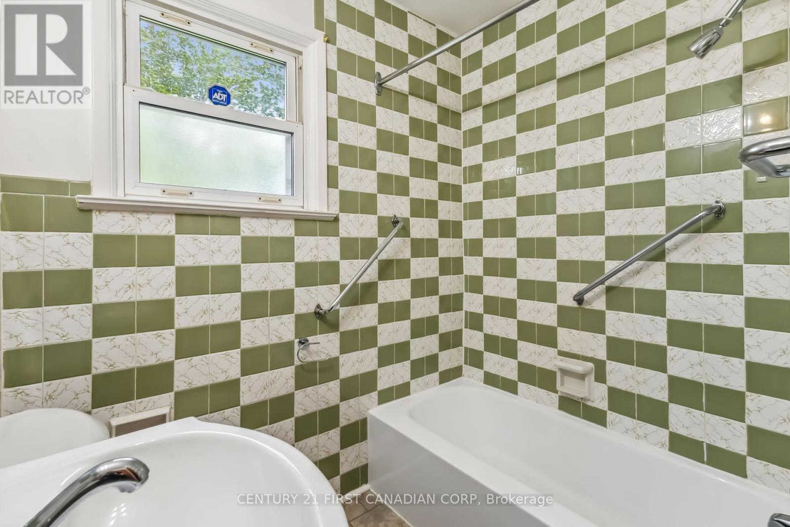 Photo 21 of 47 for 330 Manitoba Street
