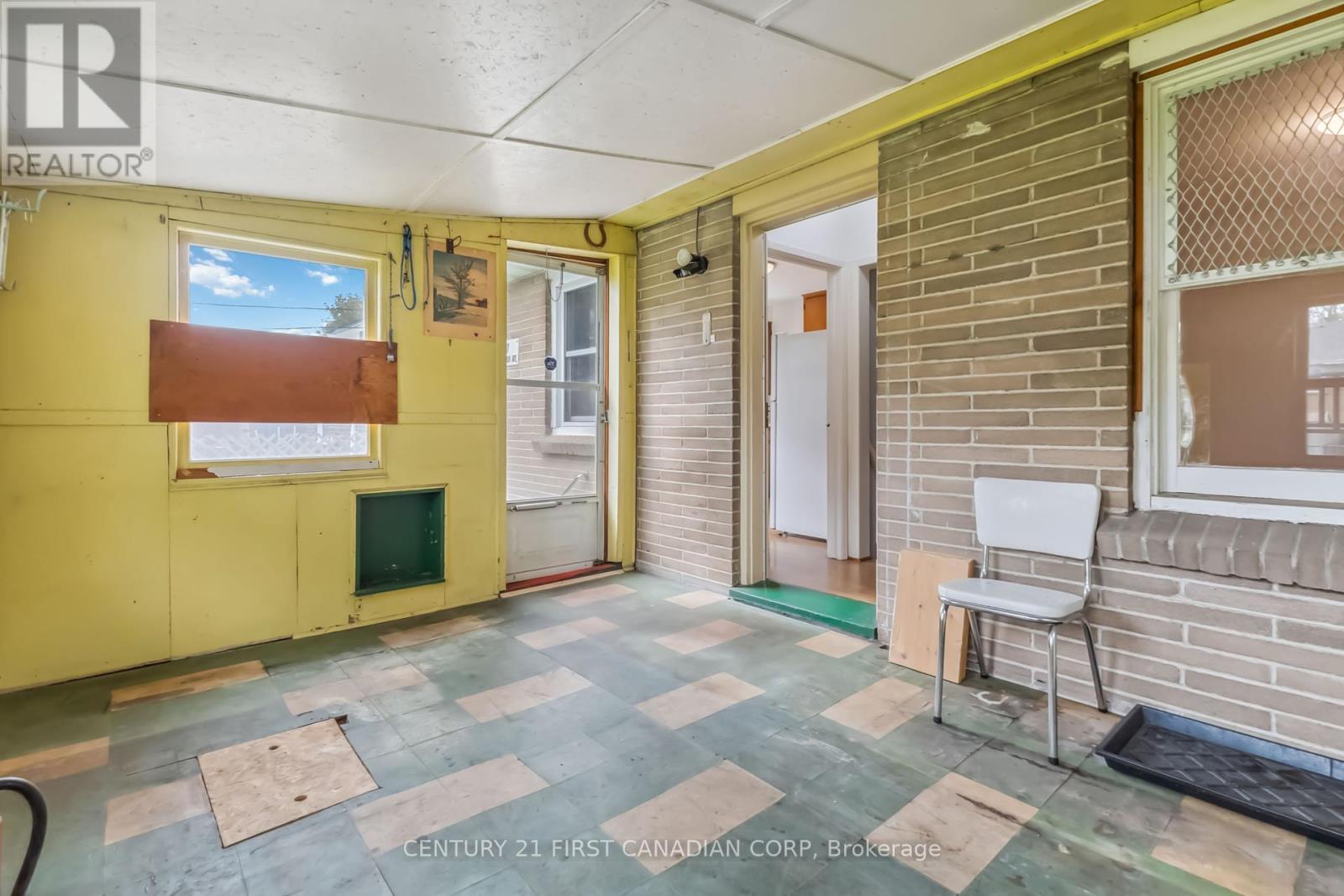 Photo 31 of 47 for 330 Manitoba Street