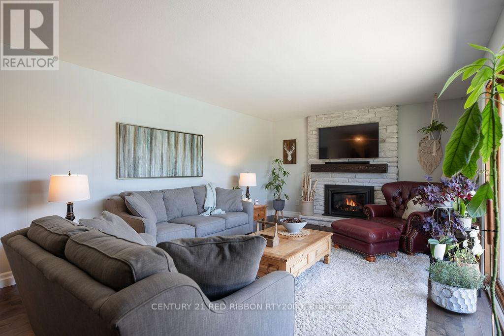 218 Riverview Drive, Strathroy-Caradoc (Ne), Ontario  N7G 2G3 - Photo 24 - X12153000