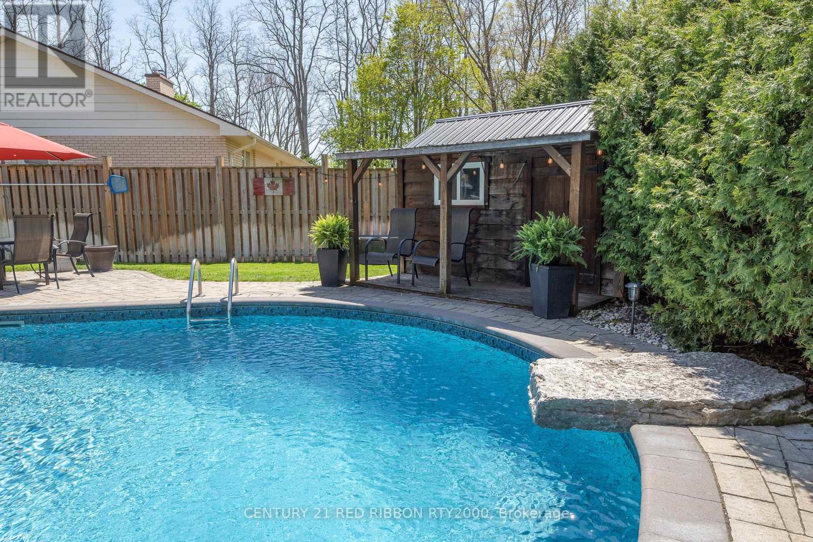 218 Riverview Drive, Strathroy-Caradoc (Ne), Ontario  N7G 2G3 - Photo 46 - X12153000