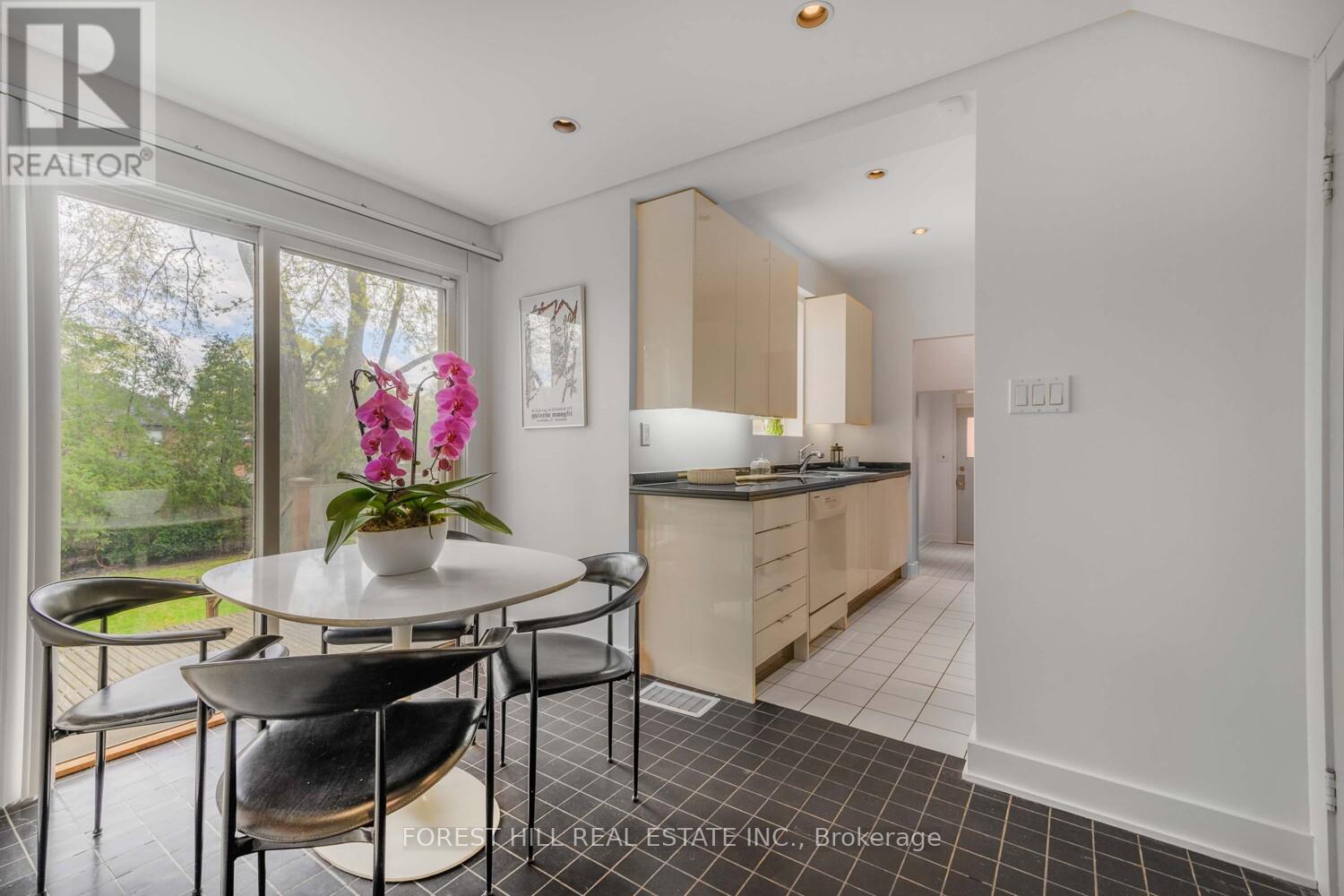 192 Old Forest Hill Road, Toronto, Ontario  M6C 2G9 - Photo 13 - C12126385