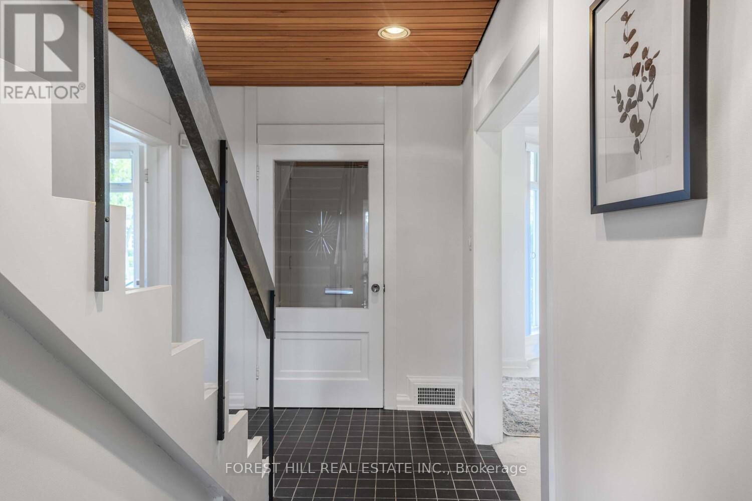 192 Old Forest Hill Road, Toronto, Ontario  M6C 2G9 - Photo 6 - C12126385