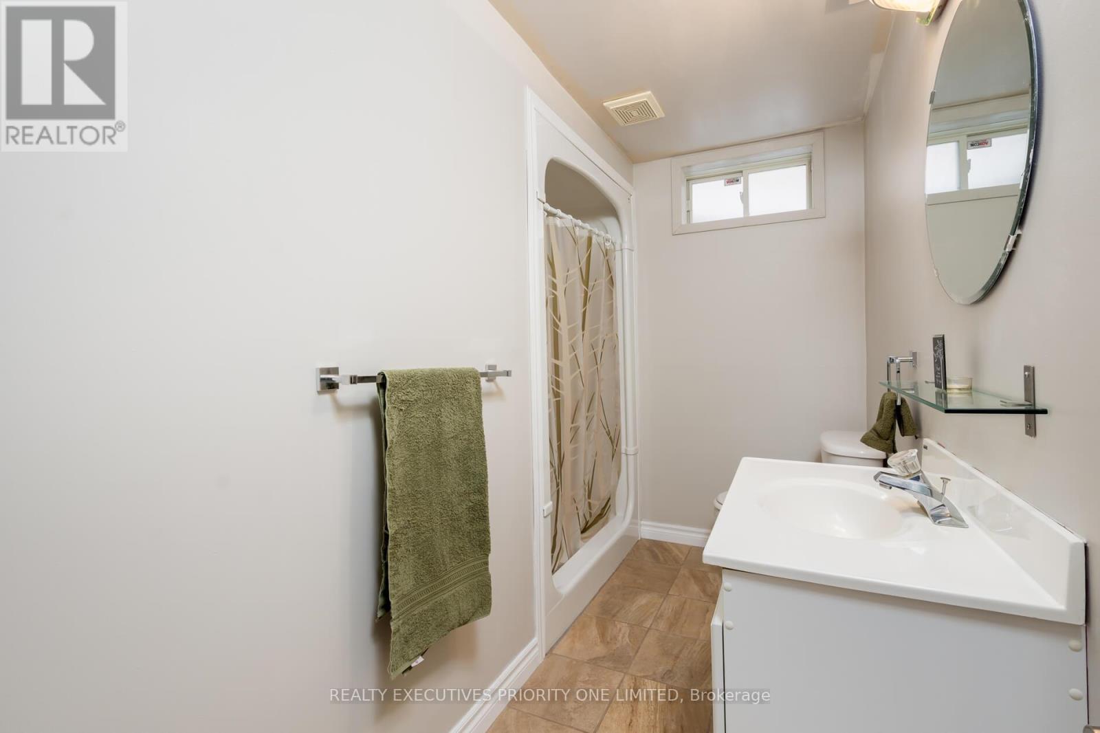 6 Bird Street, Barrie, Ontario  L4N 0X1 - Photo 21 - S12093449