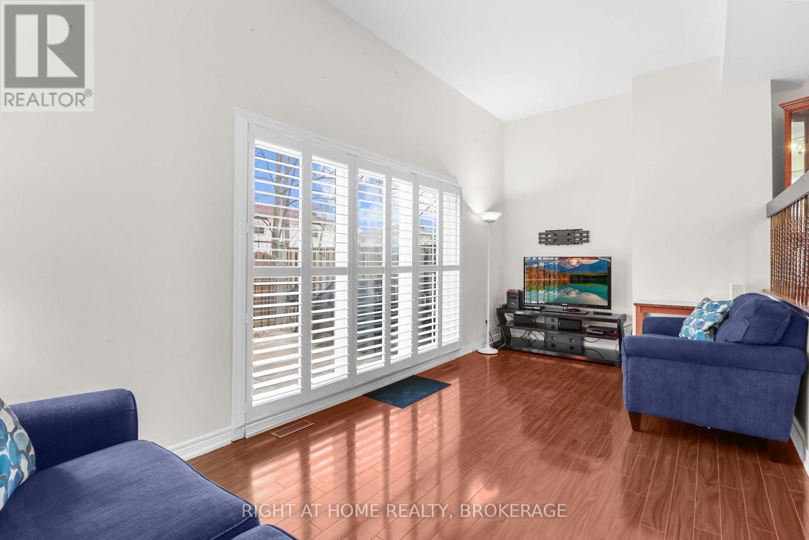 Property at 100 - 400 BLOOR STREET image 3