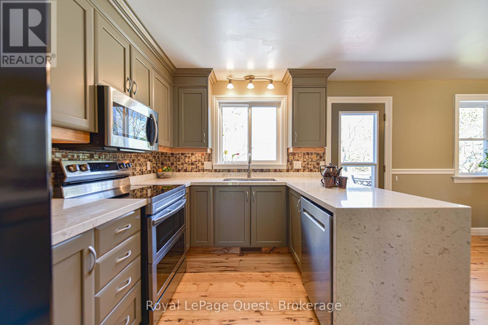 46 Maplewood Parkway, Oro-Medonte, Ontario  L3V 6H1 - Photo 16 - S12153022