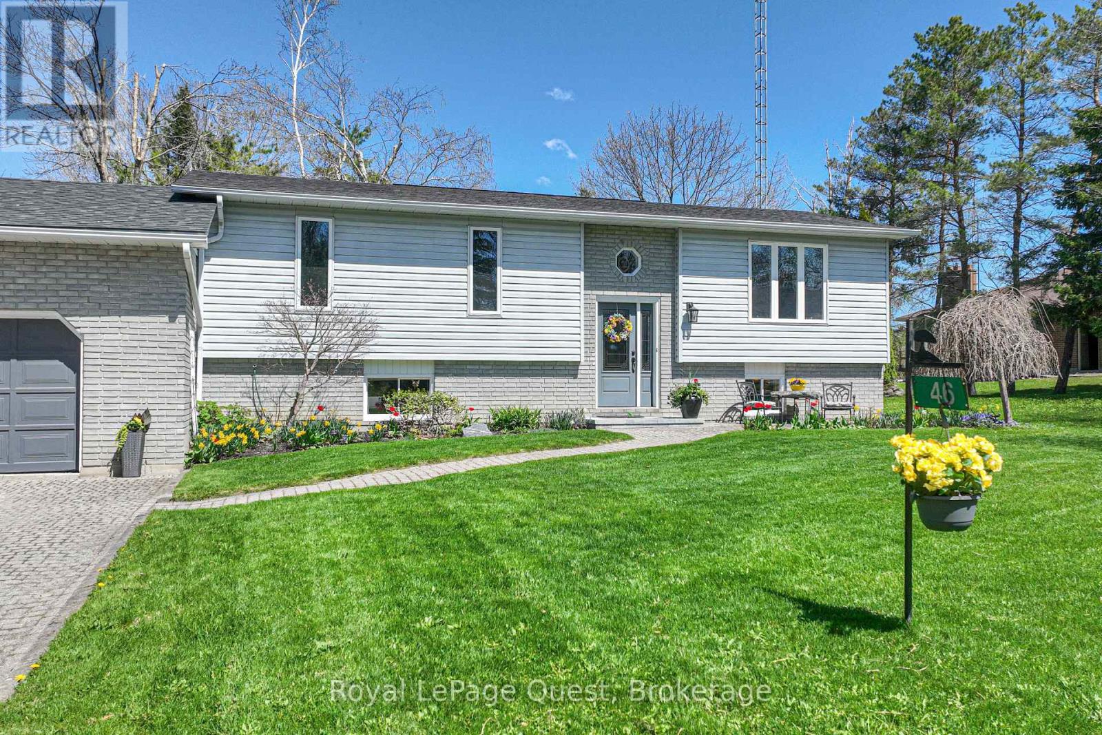 Property at 46 MAPLEWOOD PARKWAY image 2