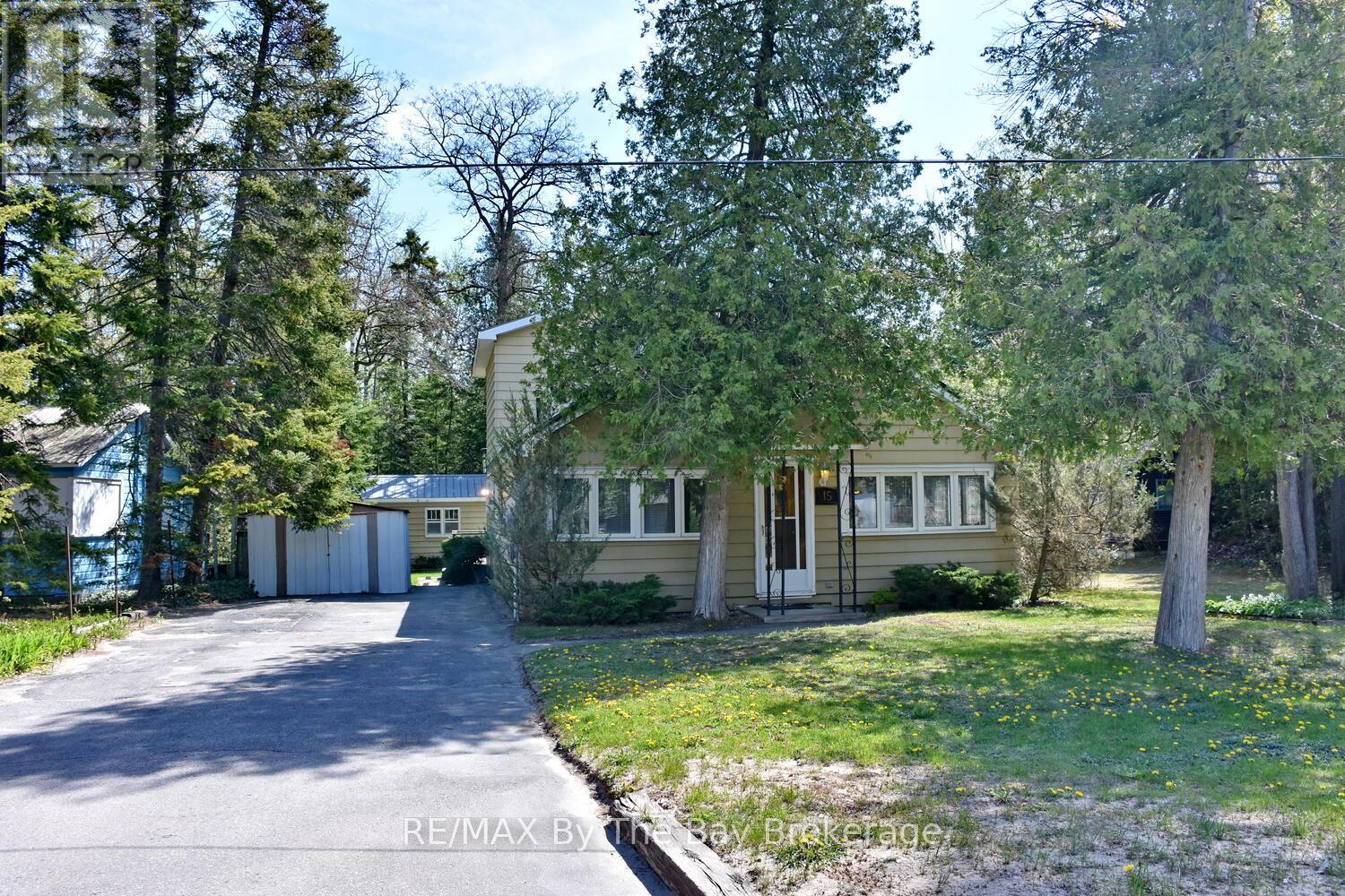 15 Sylvan Avenue, Wasaga Beach, Ontario  L9Z 1T3 - Photo 10 - S12153028