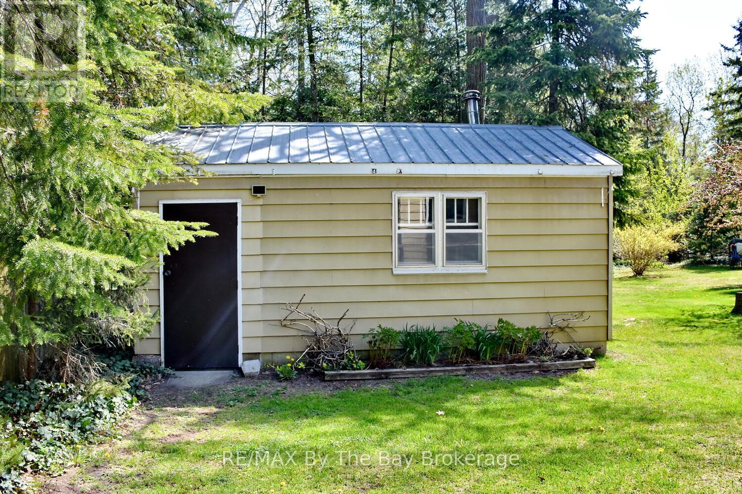 15 Sylvan Avenue, Wasaga Beach, Ontario  L9Z 1T3 - Photo 15 - S12153028
