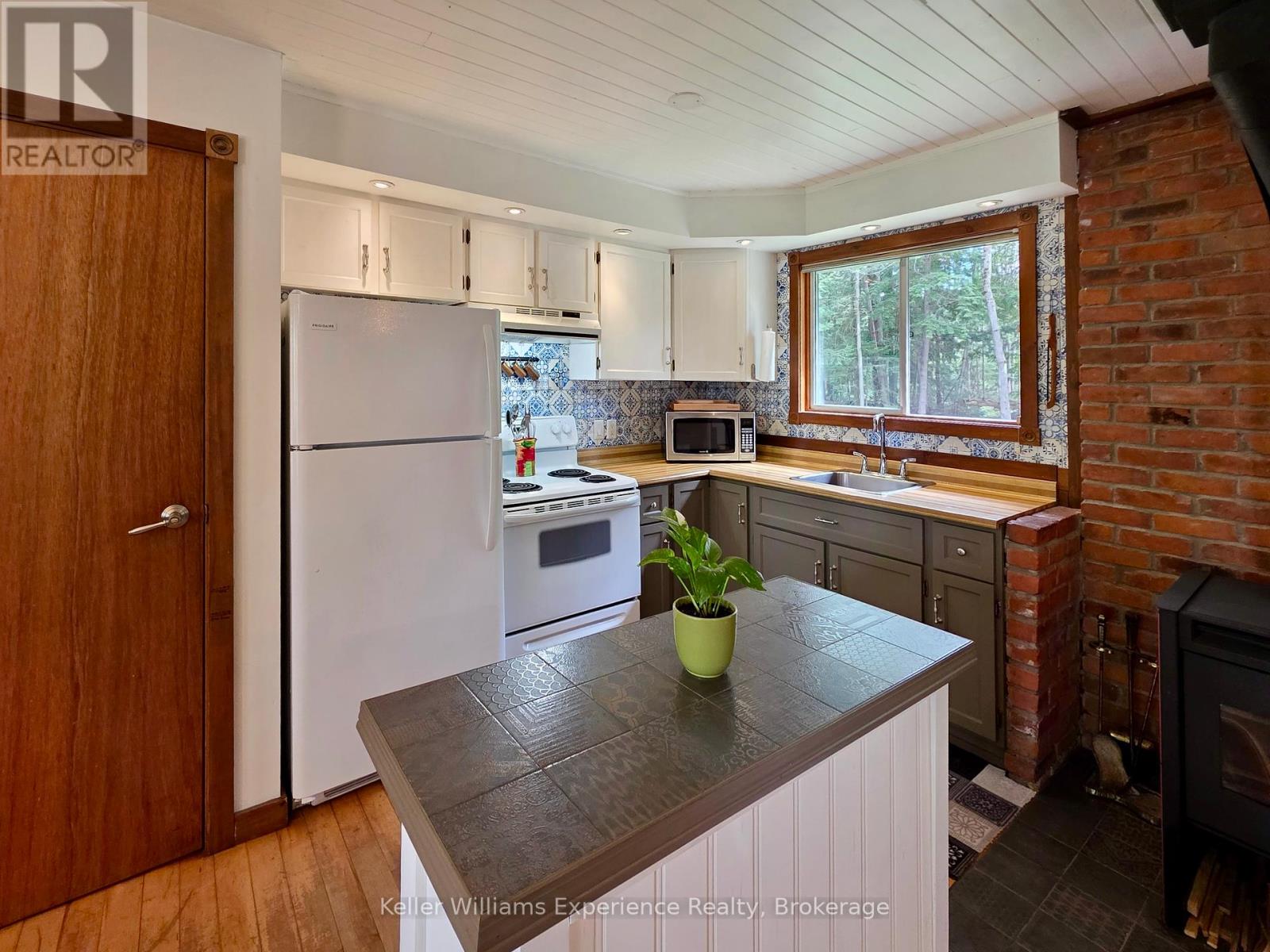 1035 Conway Crescent, Bracebridge, Ontario  P1L 1X1 - Photo 16 - X12153003