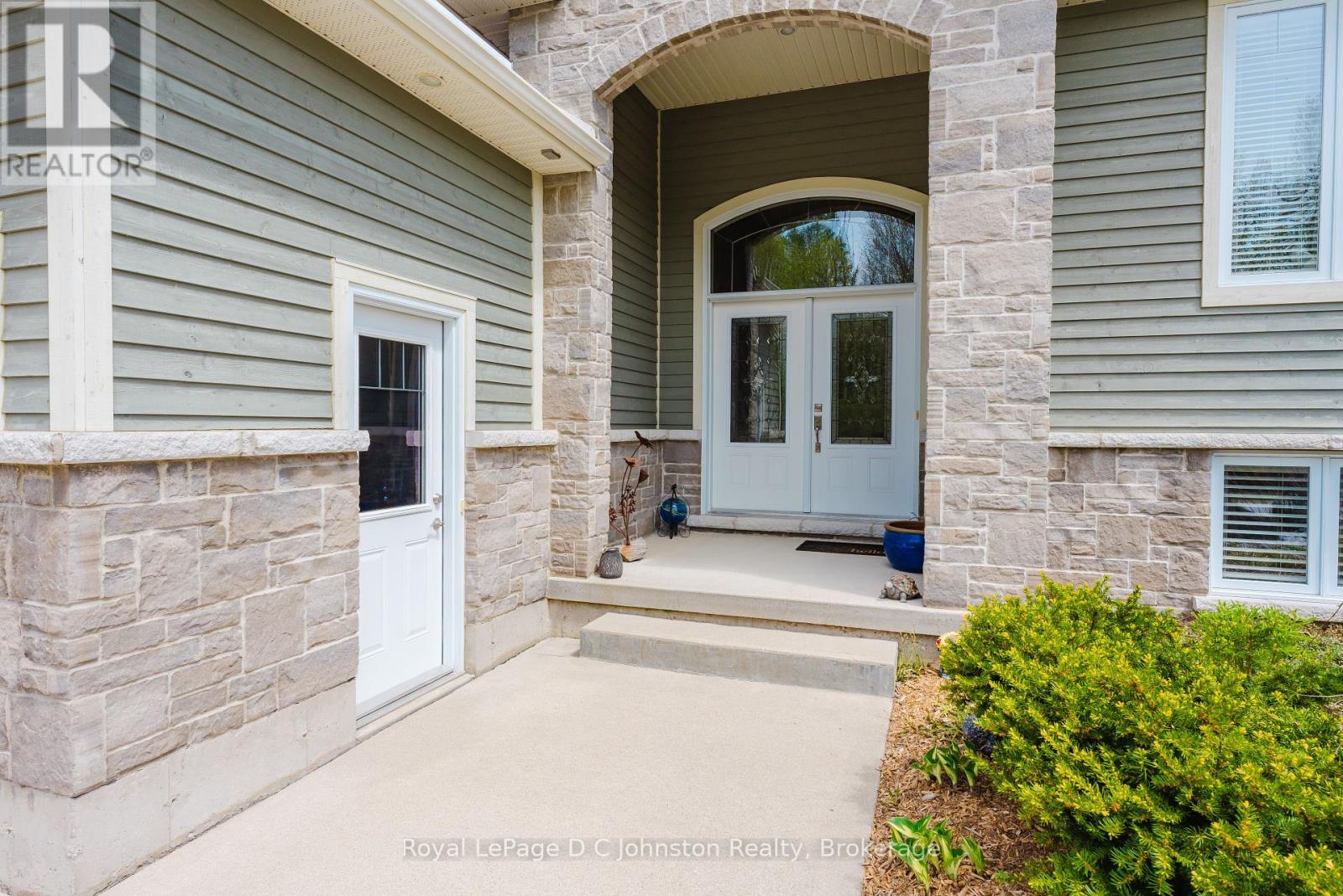 Property at 590 CREEKWOOD DRIVE image 4