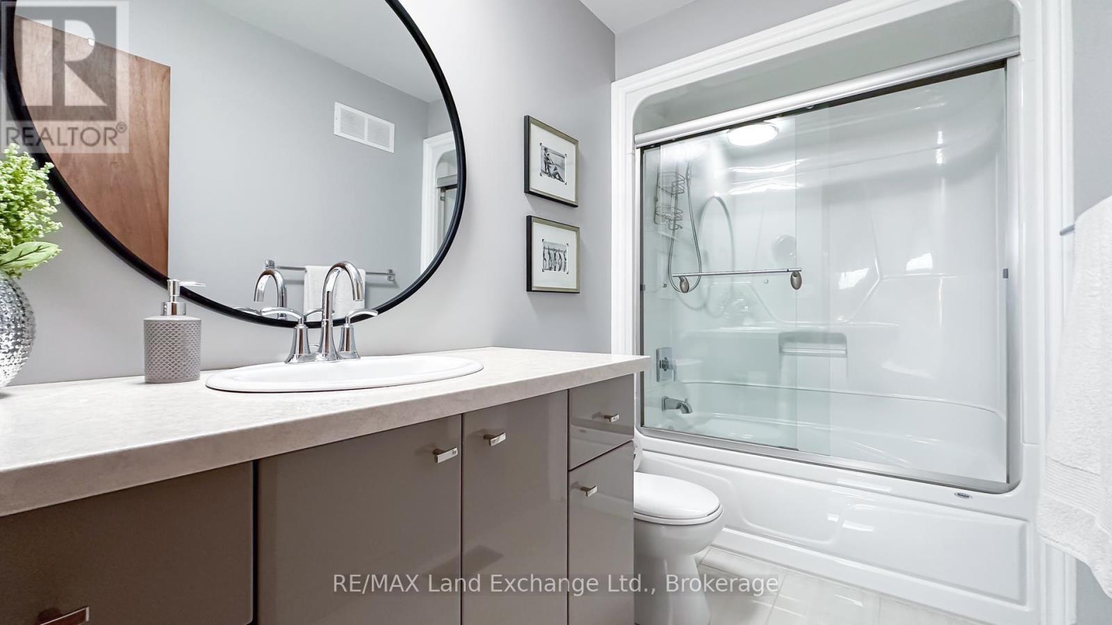 222 Penetangore Row, Kincardine, Ontario  N2Z 2P6 - Photo 23 - X12153013