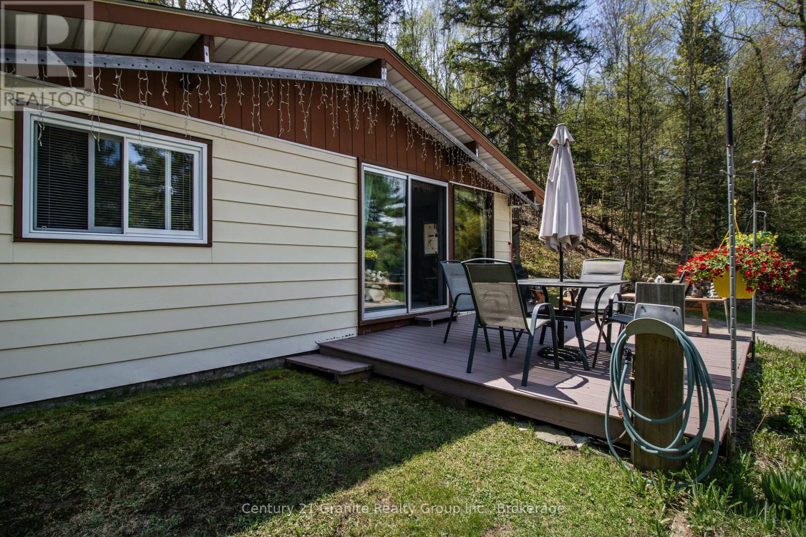 1036 Wandering Lane, Algonquin Highlands, Ontario  K0M 1S0 - Photo 14 - X12153038