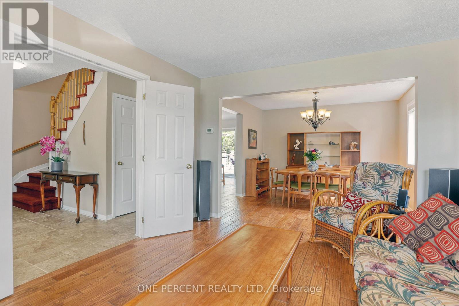 33 Shannondoe Crescent, Ottawa, Ontario  K2M 2H1 - Photo 8 - X12153021