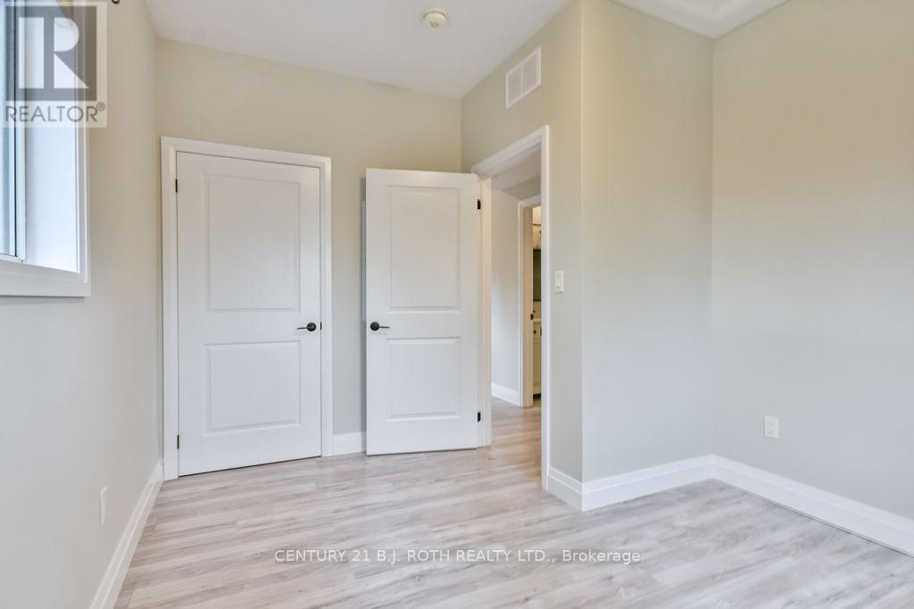 108 Nelson Street, Barrie, Ontario  L4M 4K7 - Photo 27 - S12153027