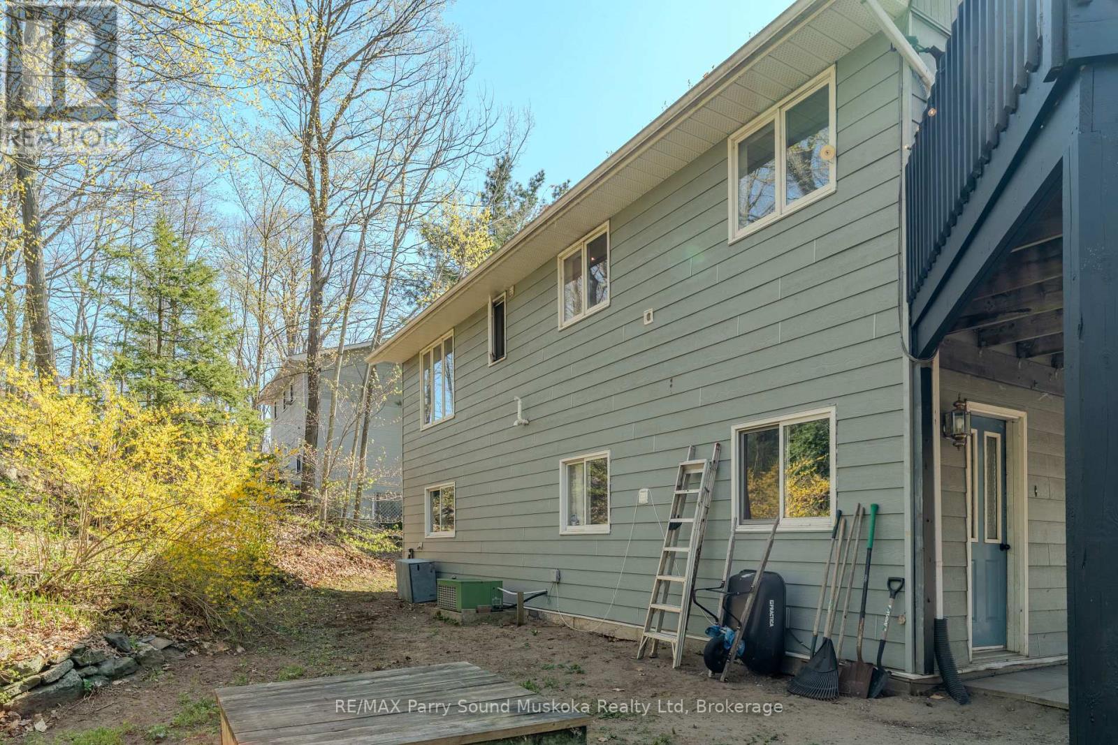 13 Kristen Heights, Parry Sound, Ontario  P2A 2Z5 - Photo 32 - X12153039