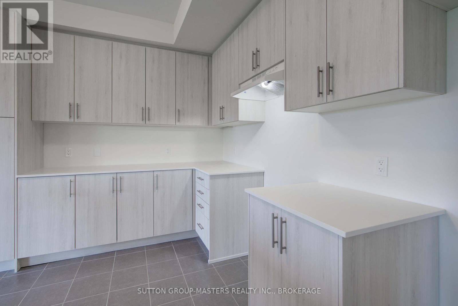 102 Oakmont Drive, Loyalist, Ontario  K0H 1G0 - Photo 10 - X12152964