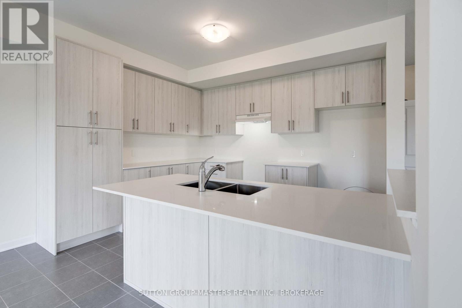 102 Oakmont Drive, Loyalist, Ontario  K0H 1G0 - Photo 7 - X12152964