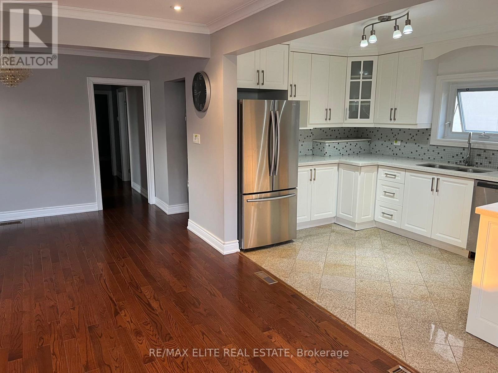 Main - 34 Irvington Crescent, Toronto, Ontario  M2N 2Z1 - Photo 2 - C12153048