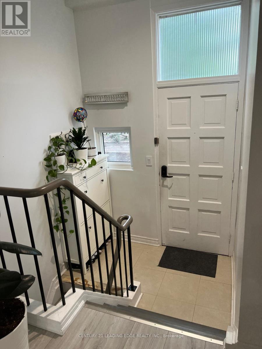 35 - 35 The Carriage Way, Markham, Ontario  L3T 4V1 - Photo 3 - N12151284