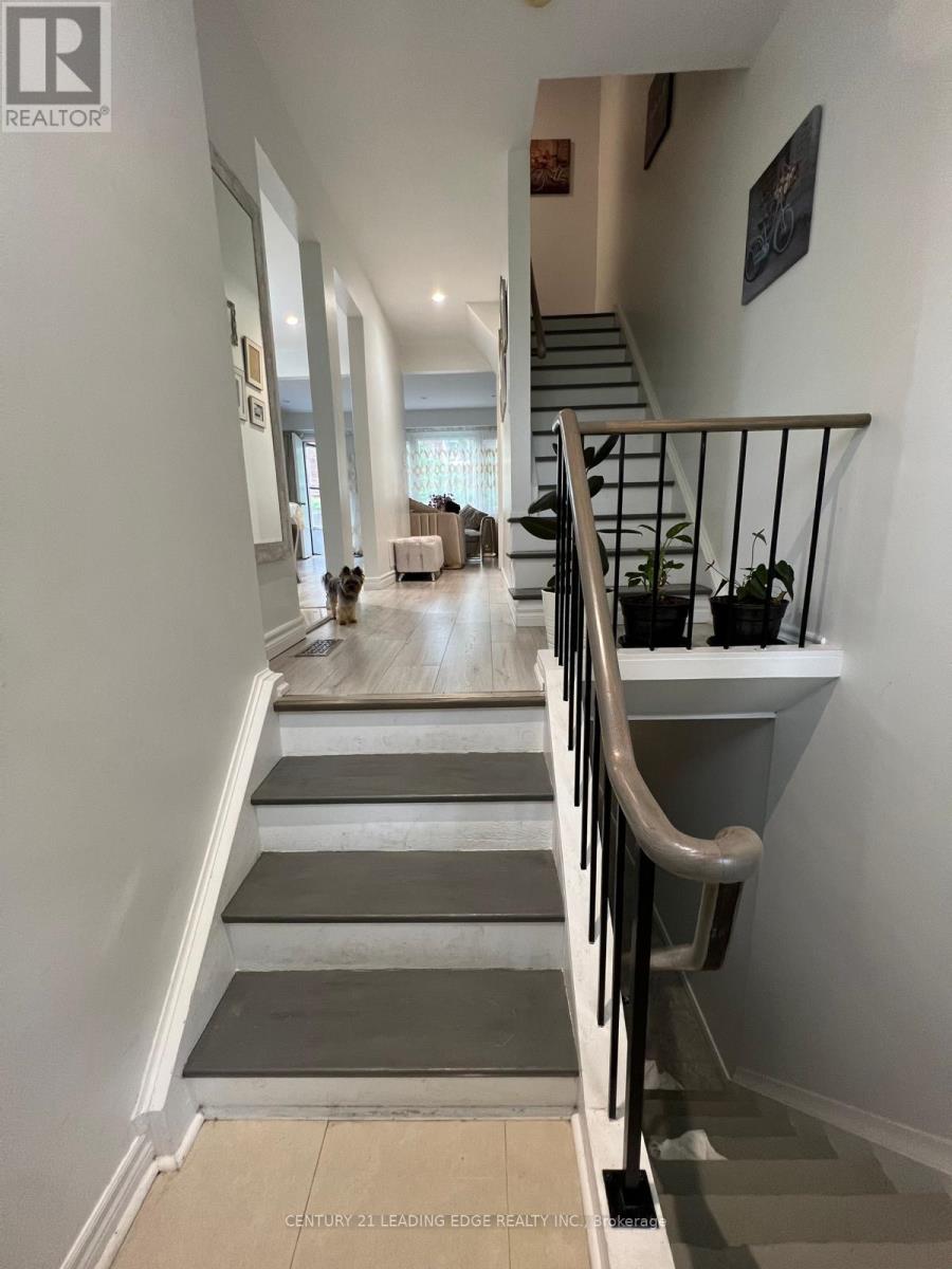 35 - 35 The Carriage Way, Markham, Ontario  L3T 4V1 - Photo 4 - N12151284