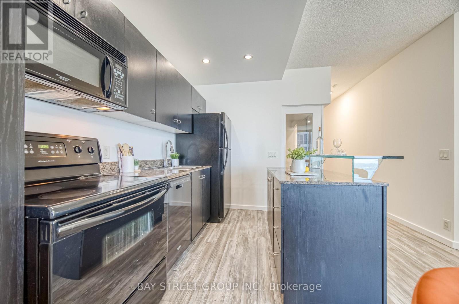 2811 - 8 York Street, Toronto, Ontario  M5J 2Y2 - Photo 11 - C12152891