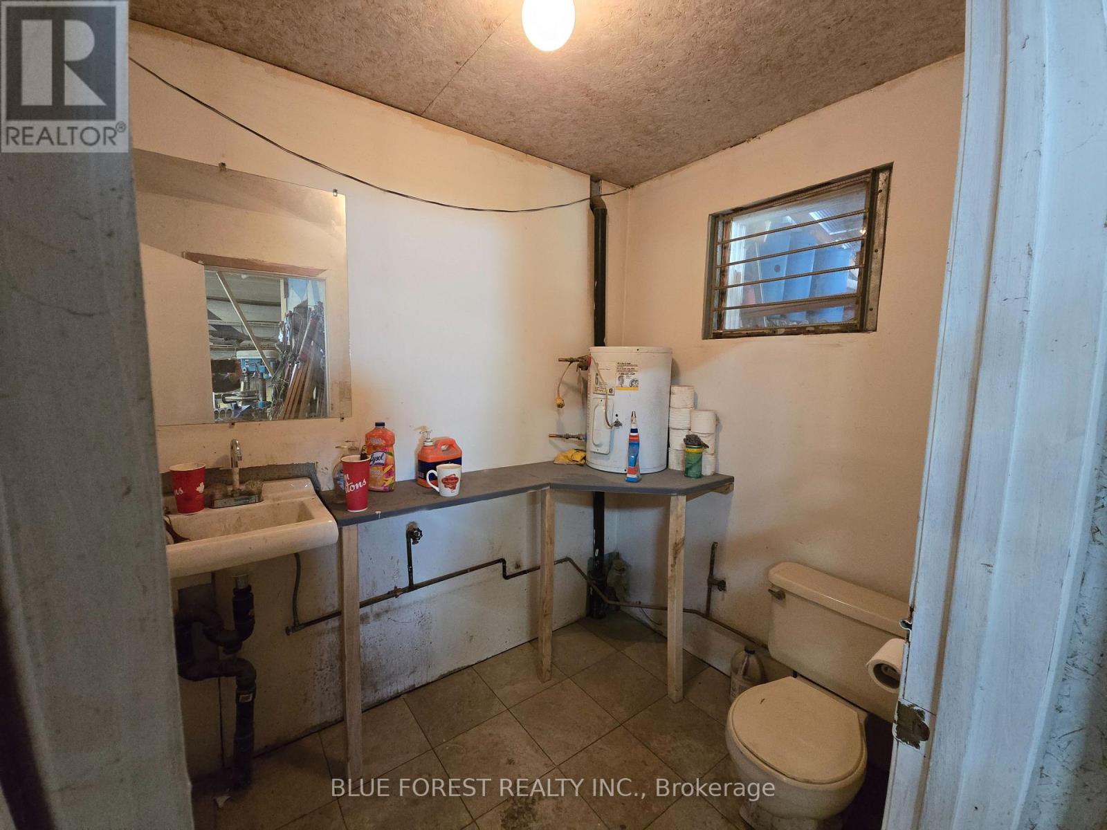 186 Gilbert Street, West Elgin, Ontario  N0L 2P0 - Photo 10 - X12153080