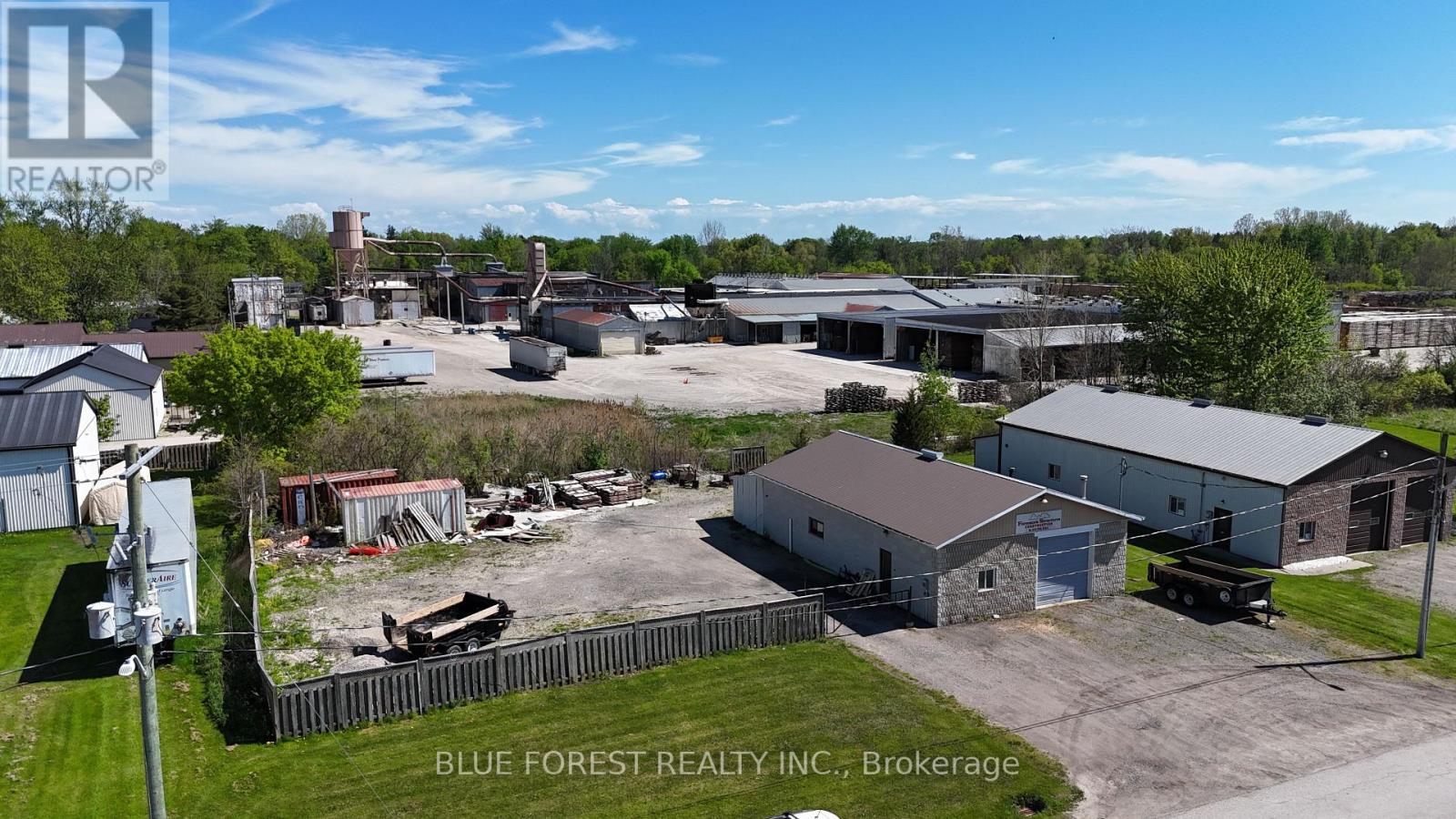 186 Gilbert Street, West Elgin (West Lorne), Ontario  N0L 2P0 - Photo 2 - X12153080