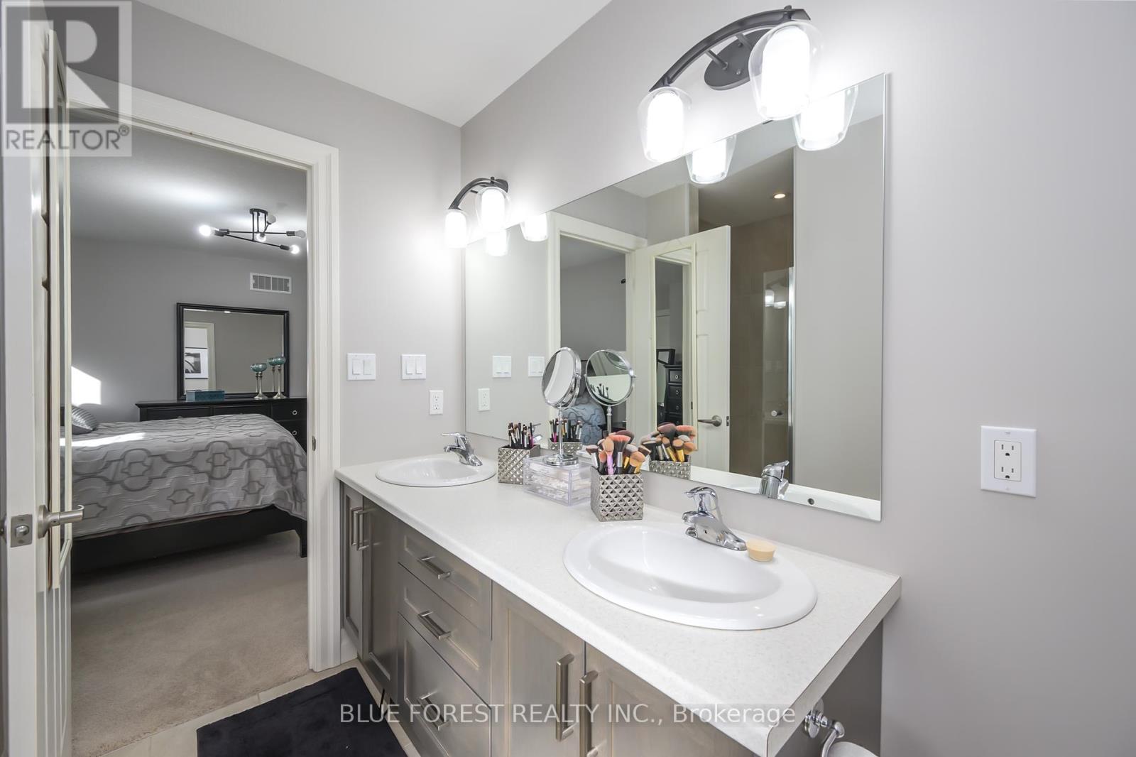 1835 Cedarpark Drive, London North (North D), Ontario  N5X 0C7 - Photo 17 - X12153104