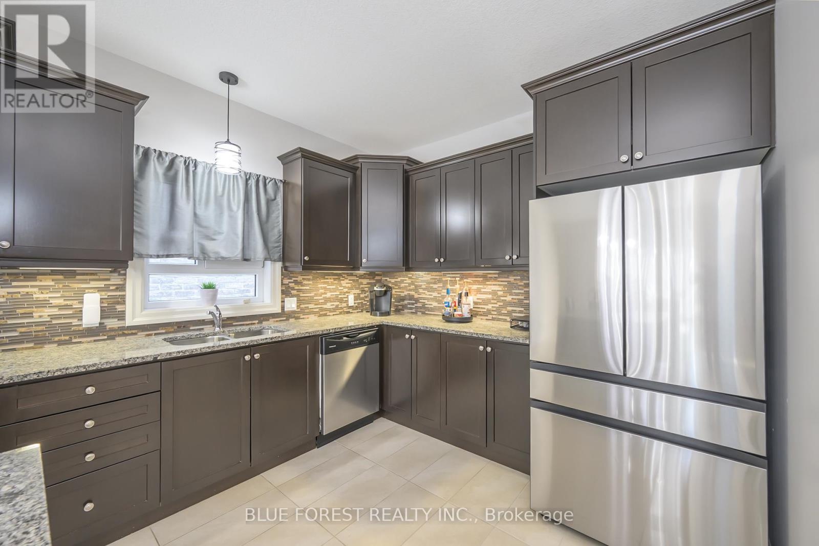 1835 Cedarpark Drive, London North, Ontario  N5X 0C7 - Photo 8 - X12153104