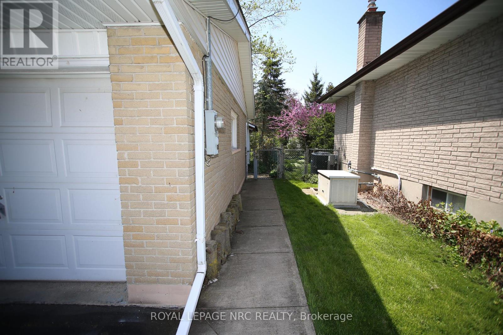 767 Parkdale Avenue, Fort Erie (Crescent Park), Ontario  L2A 5B7 - Photo 6 - X12153085